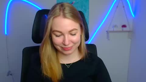 Emilia online show from May 17, 5:38 am