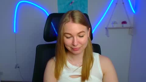Emilia online show from May 19, 5:36 am