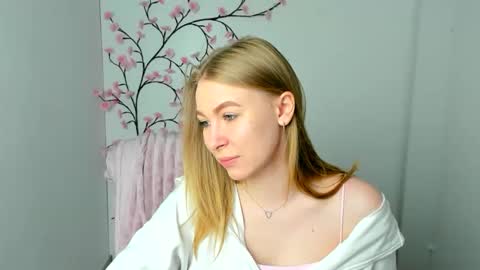Emilia online show from May 20, 5:46 am