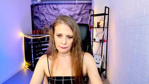 Emilia Bedy online show from May 6, 9:14 am