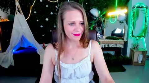 Emilia Bedy online show from May 13, 9:17 am