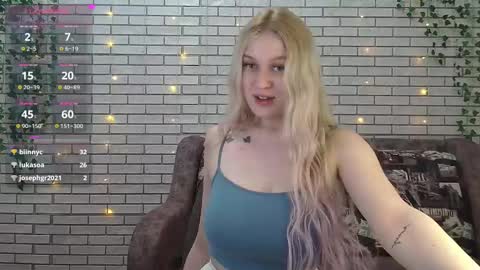 Snapshot of emiliaduchess chatting on December 5, 5:06 pm Amili online show from December 5, 5:06 pm