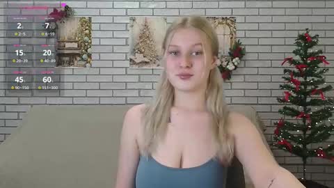 Snapshot of emiliaduchess chatting on December 24, 2:22 pm Amili online show from December 24, 2:22 pm