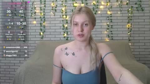 Snapshot of emiliaduchess chatting on February 12, 12:01 pm Amili online show from February 12, 12:01 pm
