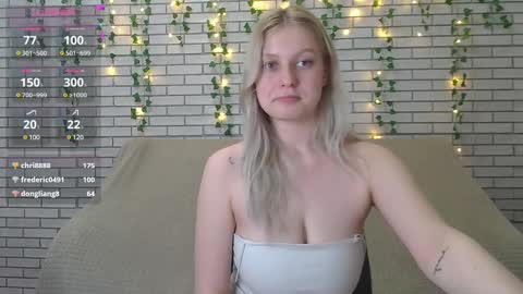 Snapshot of emiliaduchess chatting on February 12, 3:05 pm Amili online show from February 12, 3:05 pm