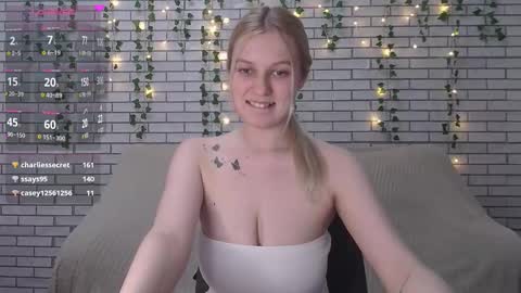 Snapshot of emiliaduchess chatting on February 26, 2:25 pm Amili online show from February 26, 2:25 pm