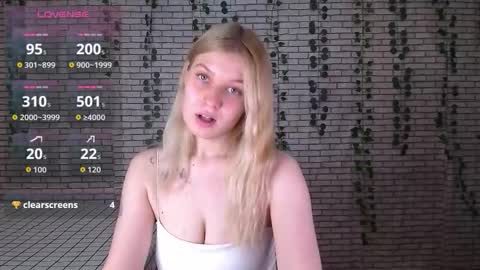 Snapshot of emiliaduchess chatting on September 26, 9:35 am Amili online show from September 26, 9:35 am