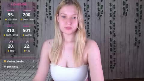 Snapshot of emiliaduchess chatting on November 17, 2:56 pm Amili online show from November 17, 2:56 pm