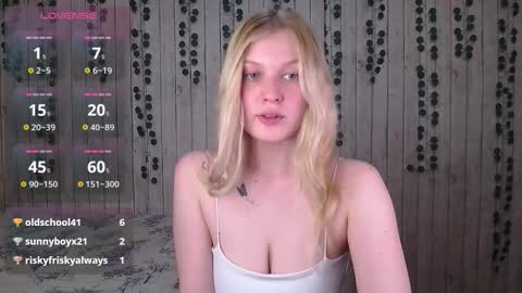 Snapshot of emiliaduchess chatting on January 7, 5:04 pm Amili online show from January 7, 5:04 pm