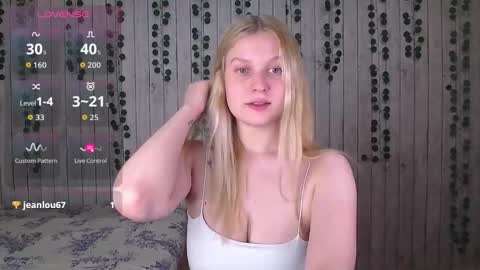 Snapshot of emiliaduchess chatting on January 9, 3:59 pm Amili online show from January 9, 3:59 pm