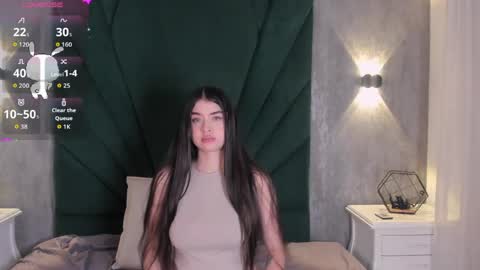 Snapshot of emiliclarke_ chatting on March 29, 12:38 pm Emilie online show from March 29, 12:38 pm