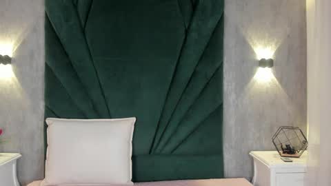 Snapshot of emiliclarke_ chatting on March 31, 11:43 am Emilie online show from March 31, 11:43 am