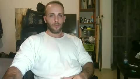 Snapshot of emiliozem8 chatting on December 6, 3:33 pm EmilioZem8 online show from December 6, 3:33 pm
