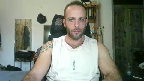 Snapshot of emiliozem8 chatting on December 7, 8:33 am EmilioZem8 online show from December 7, 8:33 am