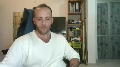 Snapshot of emiliozem8 chatting on December 28, 12:03 pm EmilioZem8 online show from December 28, 12:03 pm