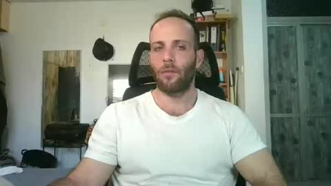 Snapshot of emiliozem8 chatting on January 10, 7:46 am EmilioZem8 online show from January 10, 7:46 am