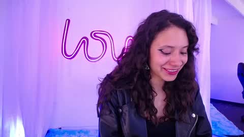 Snapshot of emilirusso chatting on October 7, 1:36 am Emili Russo online show from October 7, 1:36 am
