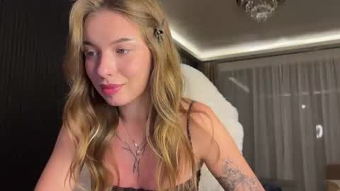 emilivibe online show from July 21, 7:49 pm