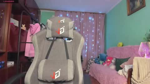 Snapshot of emiliyaqueen chatting on November 25, 2:11 am Emiliya online show from November 25, 2:11 am