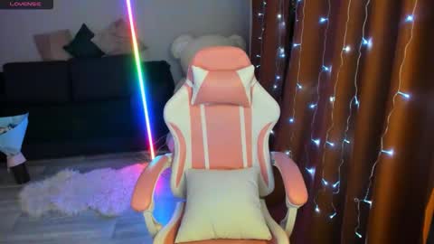 Snapshot of emiliyaqueen chatting on January 16, 2:04 am Emiliya online show from January 16, 2:04 am