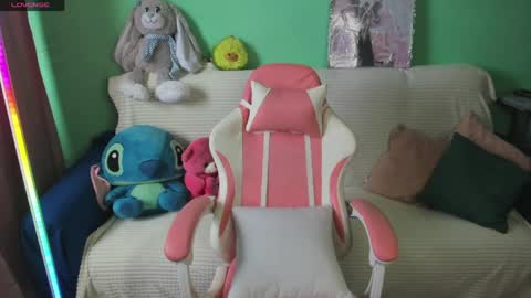 Snapshot of emiliyaqueen chatting on April 11, 8:29 am Emiliya online show from April 11, 8:29 am