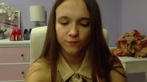 Emilly online show from December 4, 8:01 am