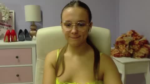 Emilly online show from December 5, 7:49 am