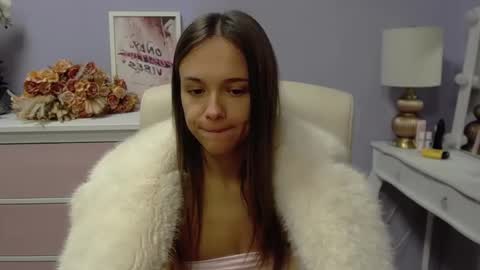 Emilly online show from November 11, 7:52 am