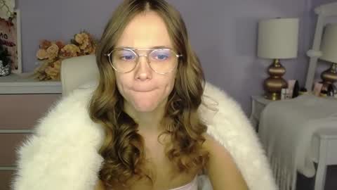 Emilly online show from November 28, 7:44 am