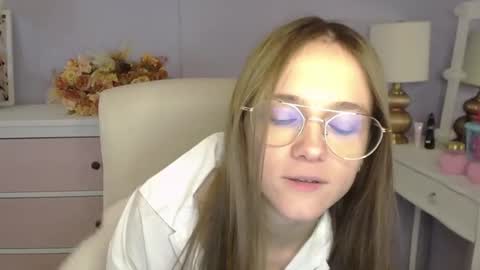 Snapshot of emilly_lust99 chatting on January 17, 9:14 am Emilly online show from January 17, 9:14 am