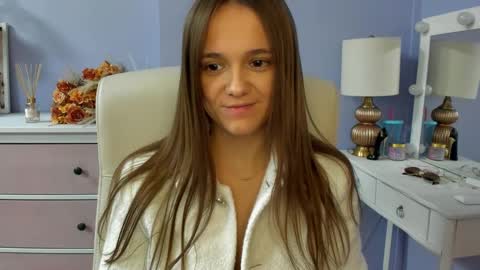 Emilly online show from March 18, 7:33 am