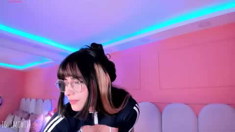 Emilly  online show from May 15, 5:42 pm