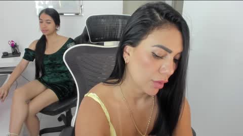 Emilly  online show from December 18, 5:42 pm
