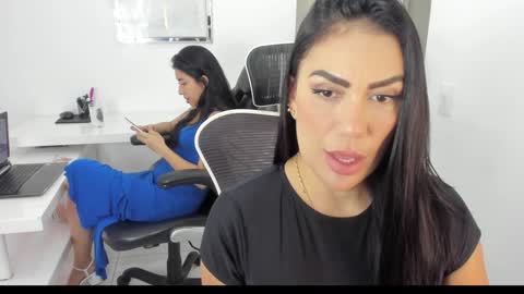 Emilly  online show from December 27, 3:04 pm
