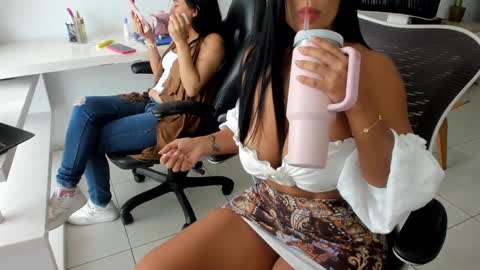 Emilly  online show from December 19, 2:46 pm