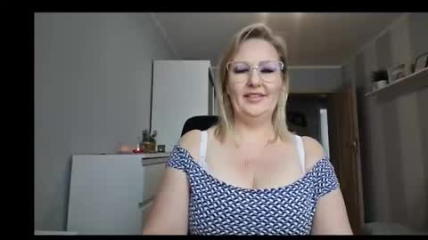 Snapshot of emillykiss chatting on February 11, 10:31 am EmillyLove online show from February 11, 10:31 am