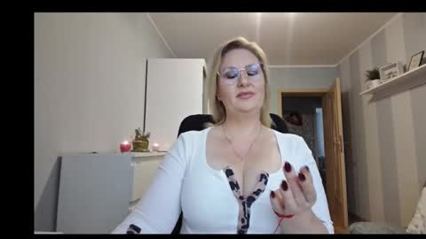 Snapshot of emillykiss chatting on February 17, 7:05 am EmillyLove online show from February 17, 7:05 am