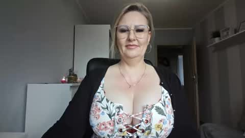 EmillyLove online show from February 27, 7:41 am