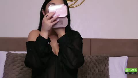 Snapshot of emillysin_ chatting on April 3, 8:18 pm Monica online show from April 3, 8:18 pm