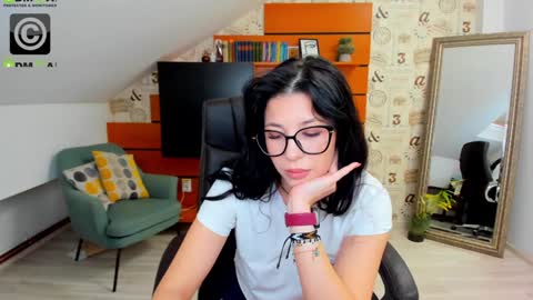 EmillyTaylor online show from February 5, 10:51 am