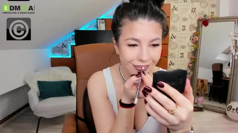 EmillyTaylor online show from May 6, 3:46 am