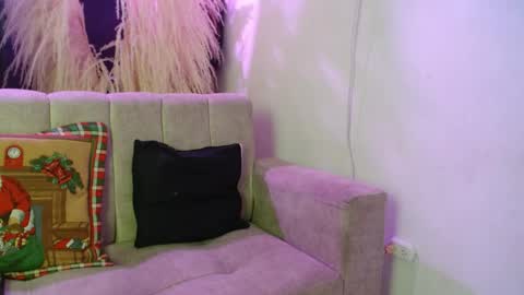 emily175445 online show from April 29, 1:04 pm