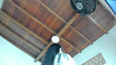 Snapshot of emily18__ chatting on February 20, 11:00 am Emily online show from February 20, 11:00 am