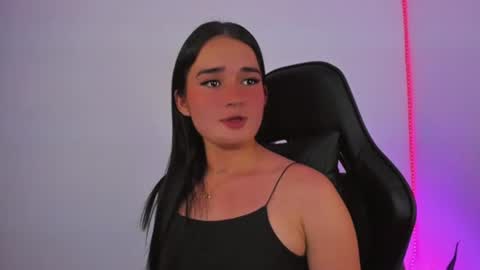 emily611258 online show from June 16, 1:41 am