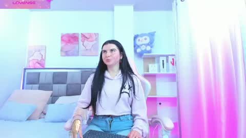 Snapshot of emily9__ chatting on March 31, 8:42 pm emily9__ online show from March 31, 8:42 pm