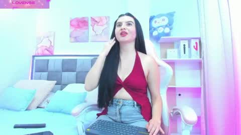 Snapshot of emily9__ chatting on April 2, 7:55 pm emily9__ online show from April 2, 7:55 pm