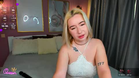 Emily  Bliss online show from February 18, 7:59 am