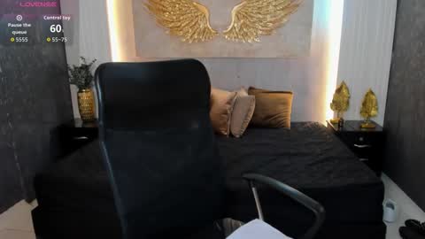 Snapshot of emily__browm chatting on March 18, 11:57 am Emily online show from March 18, 11:57 am