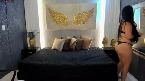 Snapshot of emily__browm chatting on April 2, 11:30 am Emily online show from April 2, 11:30 am