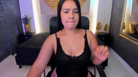 Snapshot of emily__browm chatting on April 6, 11:22 am Emily online show from April 6, 11:22 am